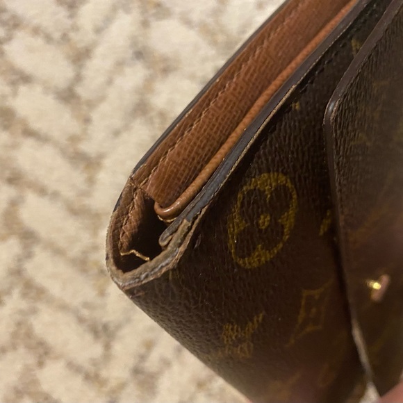 Louis Vuitton wallet - Picture 8 of 11